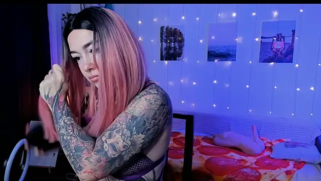 Snapshot of Magic_Allie chatting on 11/25/25, 06:35 Magic Allie online show from 11/25/25, 06:35