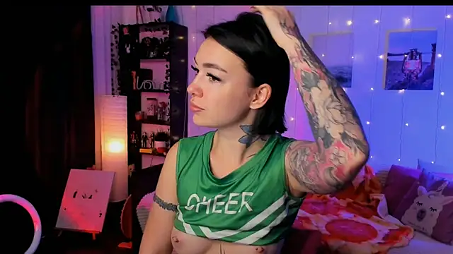 Snapshot of Magic_Allie chatting on 12/02/25, 06:41 Magic Allie online show from 12/02/25, 06:41