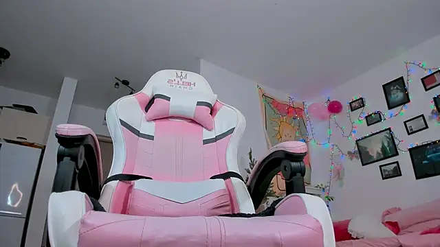 Mia Madden online show from 12/24/24, 02:21