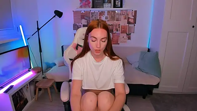 Mia Madden online show from 04/26/26, 02:20