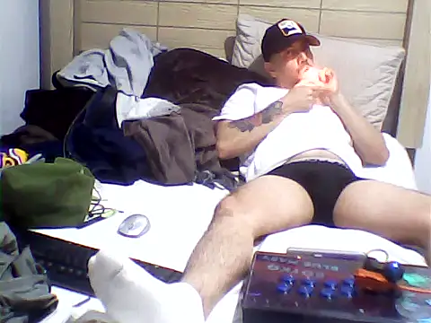 Snapshot of Terry_Bogardd chatting on 12/19/25, 05:36 Terry Bogardd online show from 12/19/25, 05:36