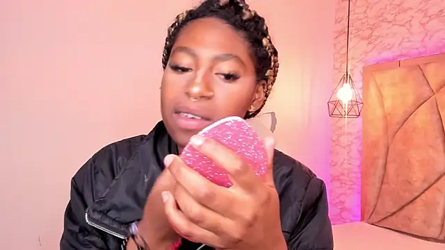 Queen perla  online show from 01/23/25, 12:30