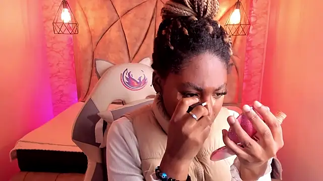 Queen perla  online show from 02/01/25, 12:37