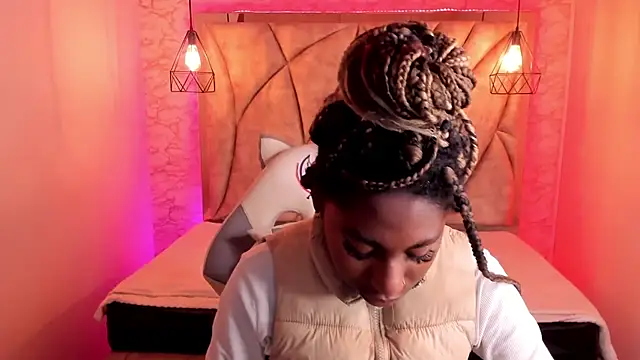 Queen perla  online show from 02/02/25, 03:10