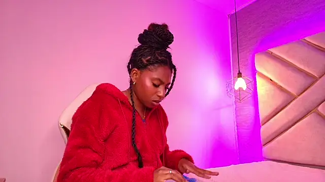 Queen perla  online show from 03/22/25, 04:15