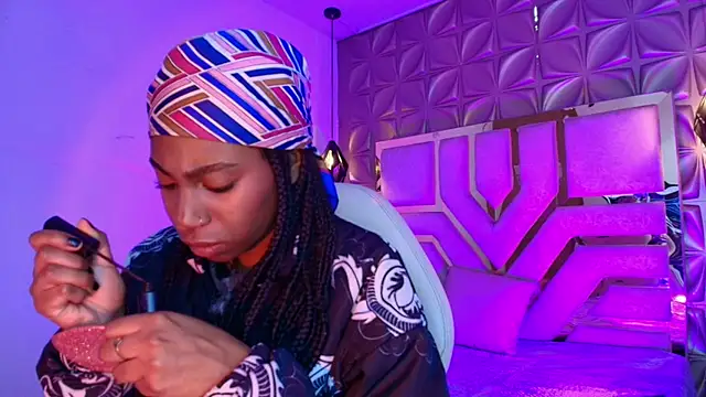 Queen perla  online show from 04/23/26, 12:29