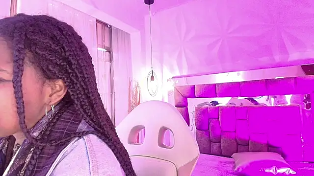 Queen perla  online show from 07/12/26, 12:40