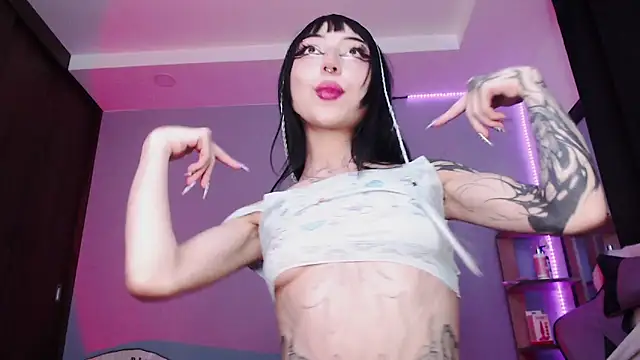 Snapshot of catipetite chatting on 01/26/25, 03:48 catipetite online show from 01/26/25, 03:48