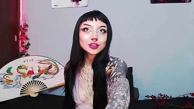 Snapshot of catipetite chatting on 10/27/25, 01:09 catipetite online show from 10/27/25, 01:09