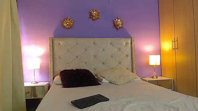 Kim and Mia online show from 03/13/25, 04:45