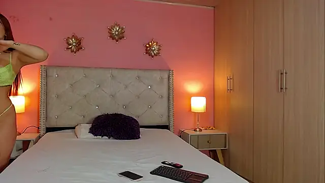 Kim and Mia online show from 12/18/25, 04:57