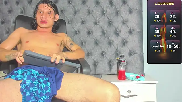 Snapshot of marcus_smithh chatting on 12/17/24, 04:01 marcus smithh online show from 12/17/24, 04:01