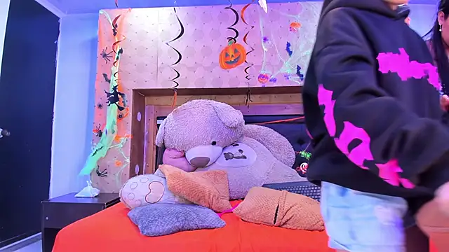 SofiAndNicol online show from 10/29/25, 10:50