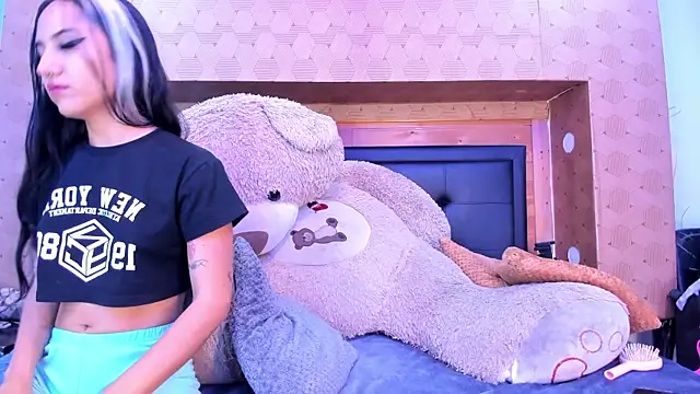 SofiAndNicol online show from 11/28/25, 10:51