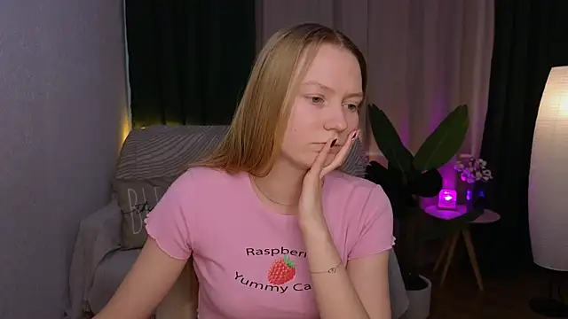 Snapshot of CarolynCohen__ chatting on 02/28/25, 08:20 CarolynCohen online show from 02/28/25, 08:20