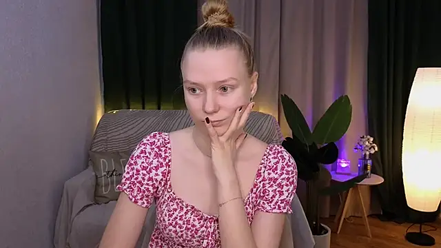 Snapshot of CarolynCohen__ chatting on 03/04/25, 02:17 CarolynCohen online show from 03/04/25, 02:17