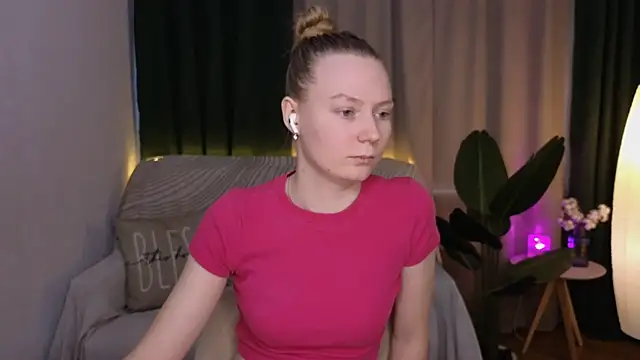 Snapshot of CarolynCohen__ chatting on 03/11/25, 05:05 CarolynCohen online show from 03/11/25, 05:05
