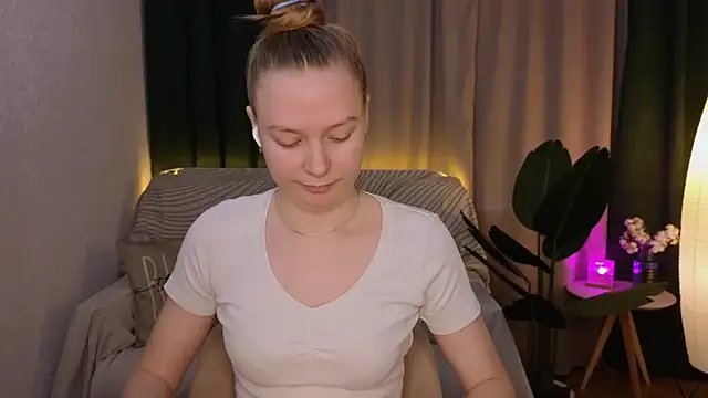 Snapshot of CarolynCohen__ chatting on 03/22/25, 02:16 CarolynCohen online show from 03/22/25, 02:16