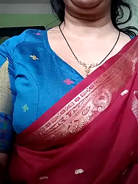 Snapshot of Rosy-B chatting on 12/14/24, 10:13 Rosy-B online show from 12/14/24, 10:13