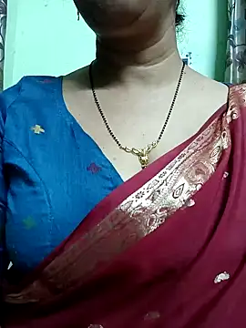 Snapshot of Rosy-B chatting on 12/16/24, 12:59 Rosy-B online show from 12/16/24, 12:59