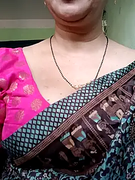 Snapshot of Rosy-B chatting on 12/16/24, 09:46 Rosy-B online show from 12/16/24, 09:46