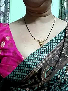 Snapshot of Rosy-B chatting on 12/16/24, 09:41 Rosy-B online show from 12/16/24, 09:41