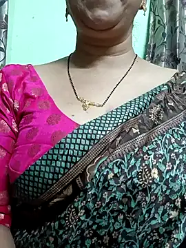 Snapshot of Rosy-B chatting on 12/17/24, 12:56 Rosy-B online show from 12/17/24, 12:56