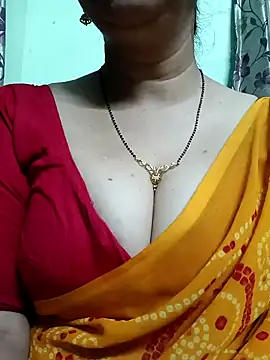 Snapshot of Rosy-B chatting on 12/19/24, 12:24 Rosy-B online show from 12/19/24, 12:24