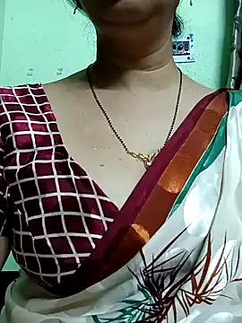 Snapshot of Rosy-B chatting on 12/20/24, 10:00 Rosy-B online show from 12/20/24, 10:00