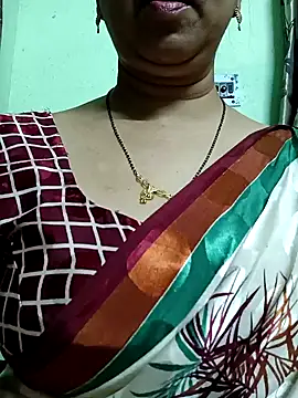 Snapshot of Rosy-B chatting on 12/21/24, 09:33 Rosy-B online show from 12/21/24, 09:33