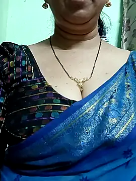 Snapshot of Rosy-B chatting on 12/21/24, 09:04 Rosy-B online show from 12/21/24, 09:04