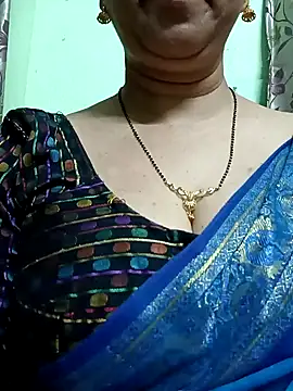 Snapshot of Rosy-B chatting on 12/22/24, 01:12 Rosy-B online show from 12/22/24, 01:12