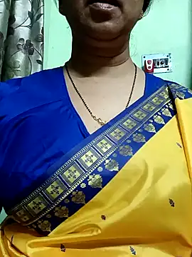 Snapshot of Rosy-B chatting on 12/22/24, 10:49 Rosy-B online show from 12/22/24, 10:49