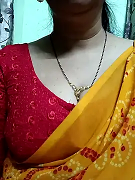 Snapshot of Rosy-B chatting on 12/24/24, 12:33 Rosy-B online show from 12/24/24, 12:33