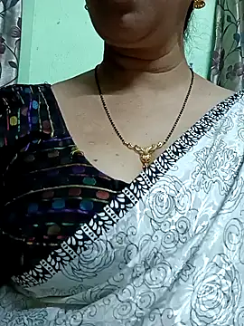 Snapshot of Rosy-B chatting on 12/24/24, 06:17 Rosy-B online show from 12/24/24, 06:17