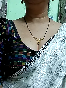 Snapshot of Rosy-B chatting on 12/25/24, 12:48 Rosy-B online show from 12/25/24, 12:48