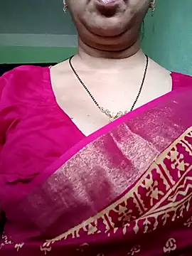 Snapshot of Rosy-B chatting on 12/25/24, 10:06 Rosy-B online show from 12/25/24, 10:06