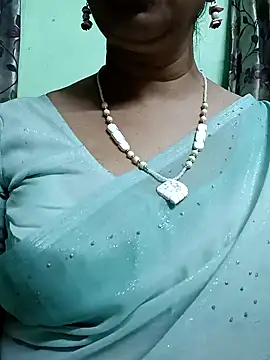 Snapshot of Rosy-B chatting on 12/25/24, 05:58 Rosy-B online show from 12/25/24, 05:58