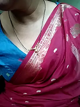 Snapshot of Rosy-B chatting on 12/26/24, 09:44 Rosy-B online show from 12/26/24, 09:44