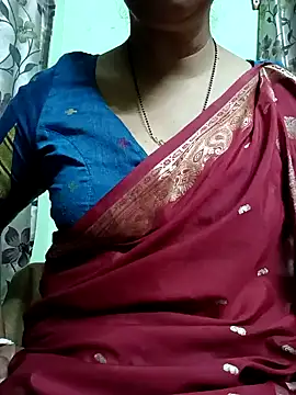 Snapshot of Rosy-B chatting on 12/27/24, 12:39 Rosy-B online show from 12/27/24, 12:39