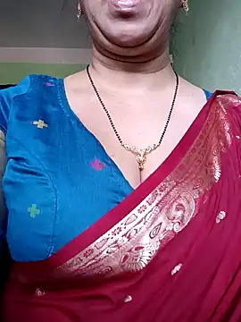 Snapshot of Rosy-B chatting on 12/27/24, 09:28 Rosy-B online show from 12/27/24, 09:28