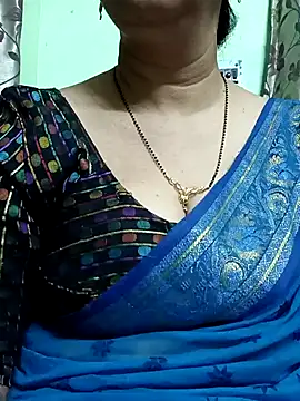 Snapshot of Rosy-B chatting on 12/28/24, 12:36 Rosy-B online show from 12/28/24, 12:36