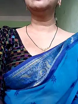 Snapshot of Rosy-B chatting on 12/29/24, 10:12 Rosy-B online show from 12/29/24, 10:12