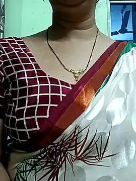 Snapshot of Rosy-B chatting on 12/30/24, 12:54 Rosy-B online show from 12/30/24, 12:54