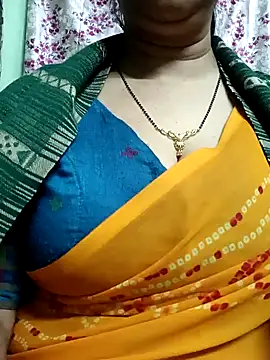 Snapshot of Rosy-B chatting on 01/01/25, 12:53 Rosy-B online show from 01/01/25, 12:53