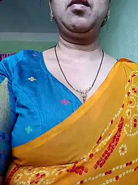 Snapshot of Rosy-B chatting on 01/01/25, 09:39 Rosy-B online show from 01/01/25, 09:39