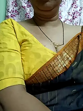 Snapshot of Rosy-B chatting on 01/02/25, 09:50 Rosy-B online show from 01/02/25, 09:50