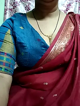 Snapshot of Rosy-B chatting on 01/06/25, 12:37 Rosy-B online show from 01/06/25, 12:37