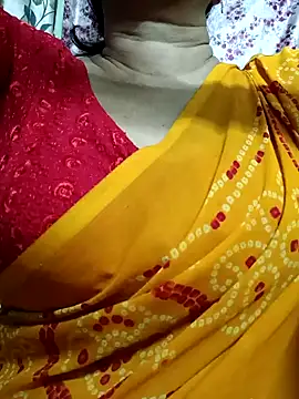 Snapshot of Rosy-B chatting on 01/07/25, 12:45 Rosy-B online show from 01/07/25, 12:45