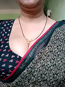 Snapshot of Rosy-B chatting on 01/08/25, 09:53 Rosy-B online show from 01/08/25, 09:53